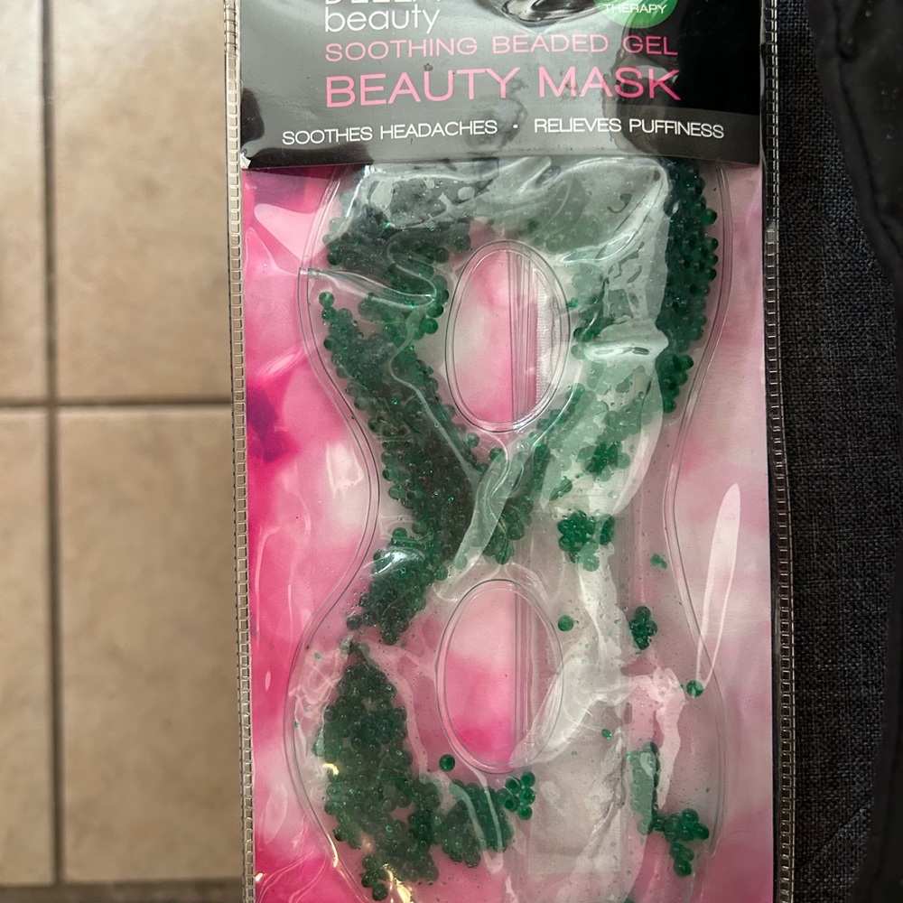 NWT Bella beauty mask
